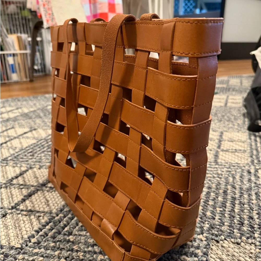 Madewell Medium Brown Transport Tote: Basketweave Edition - Picture 6 of 8